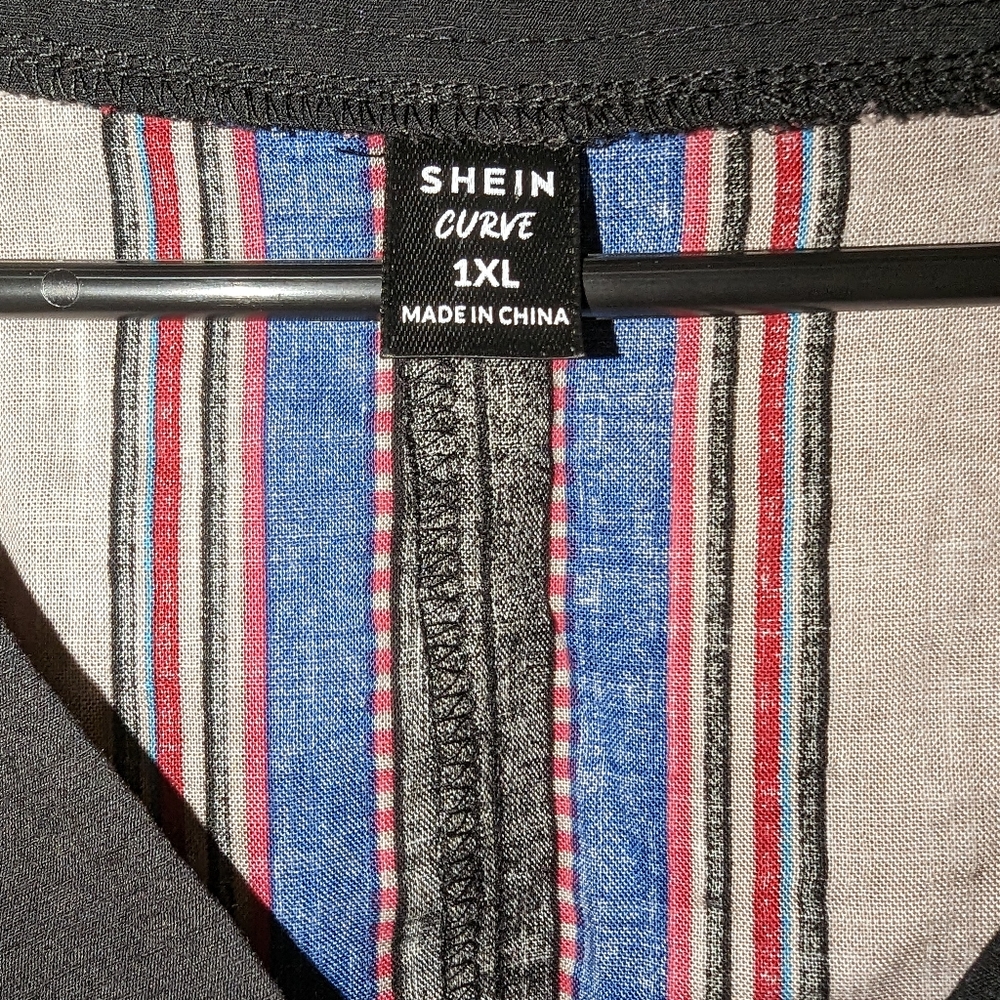 Shein S/S V-Neck top Size 1X - Picture 3 of 3